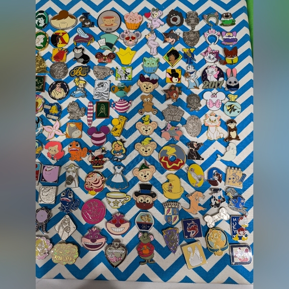 $21 for 10 Tradeable Disney Park Pins *Randomly Selected* - Picture 8 of 10